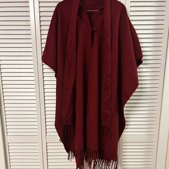 New. 100% Wool Poncho/Cape with Scarf: One Size - Picture 6 of 13